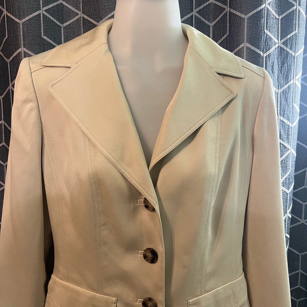 Ann Taylor - Picture 11 of 12